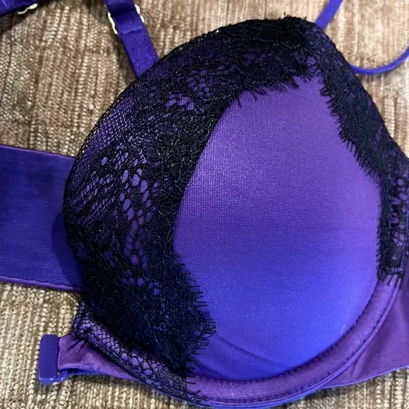 Victoria’s Secret racerback underwire size 34B very sexy push-up bra lace